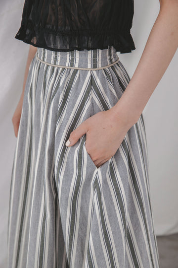 VOLUME FLARE SKIRT | EN APARTMENT ONLINE STORE 